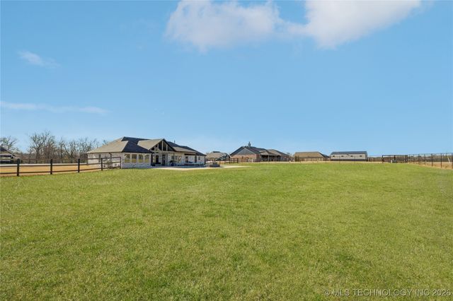 29517 E 105th Street S, Coweta, OK 74429