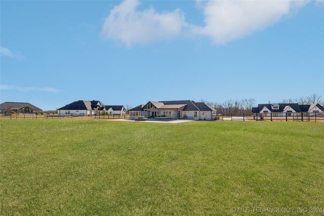 29517 E 105th Street S, Coweta, OK 74429