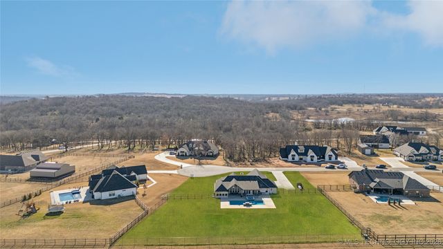 29517 E 105th Street S, Coweta, OK 74429