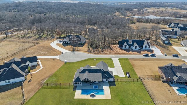 29517 E 105th Street S, Coweta, OK 74429