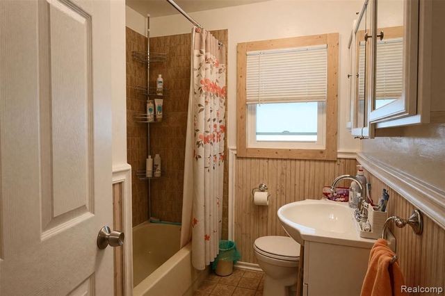 2072 11th Street, Wyandotte, MI 48192