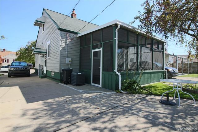 2072 11th Street, Wyandotte, MI 48192