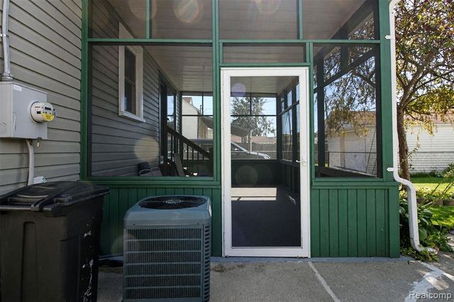 2072 11th Street, Wyandotte, MI 48192