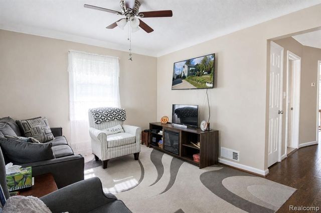 2072 11th Street, Wyandotte, MI 48192