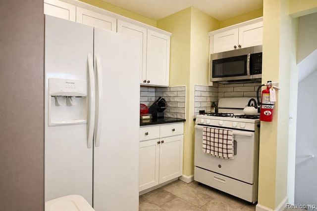 2072 11th Street, Wyandotte, MI 48192