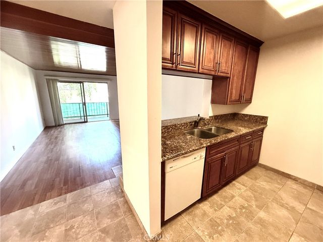 5460 White Oak E228, Encino, CA 91316