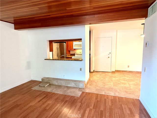 5460 White Oak E228, Encino, CA 91316