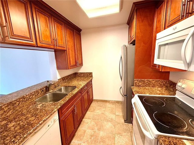 5460 White Oak E228, Encino, CA 91316
