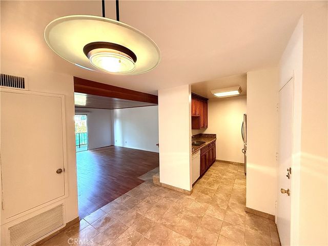 5460 White Oak E228, Encino, CA 91316
