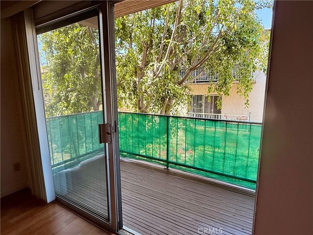 5460 White Oak E228, Encino, CA 91316
