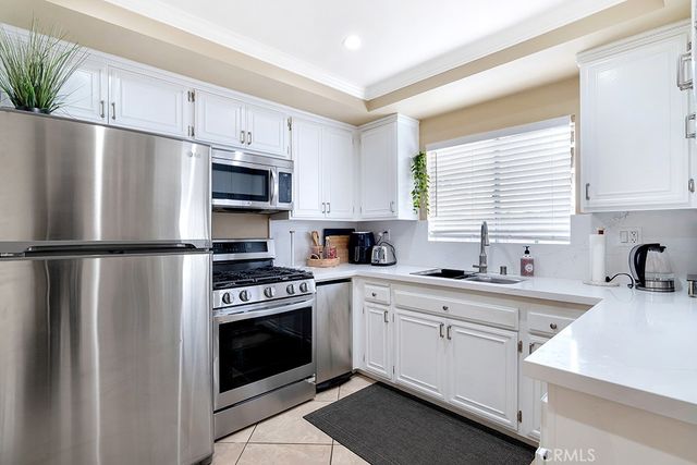 753 Warwick Ave, Thousand Oaks, CA 91360