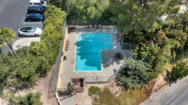753 Warwick Ave, Thousand Oaks, CA 91360