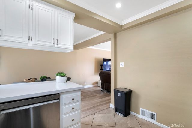 753 Warwick Ave, Thousand Oaks, CA 91360
