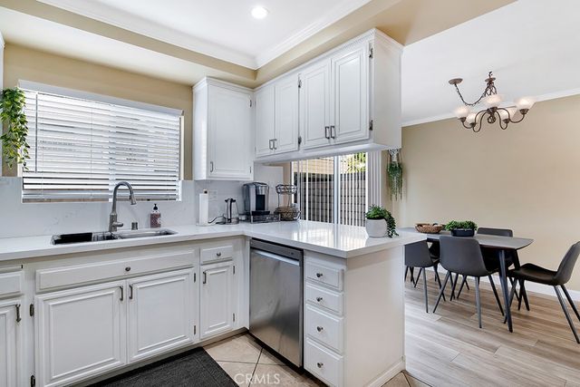 753 Warwick Ave, Thousand Oaks, CA 91360
