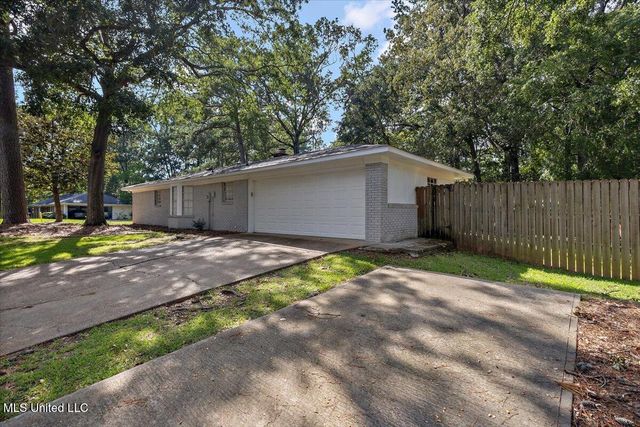 36 Pebble Hill Drive, Brandon, MS 39042