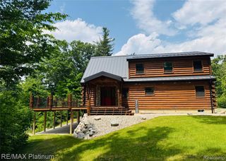 3199 N Loop Court, Middleville, MI 49333