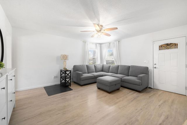 1421 Atherton St, Sacramento, CA 95822