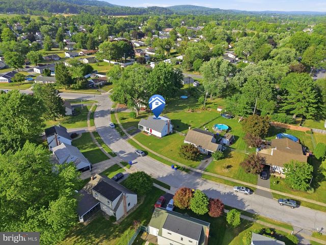 141 STONY BROOK DR, York, PA 17402