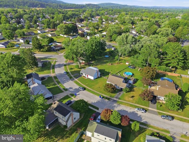 141 STONY BROOK DR, York, PA 17402