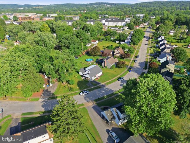 141 STONY BROOK DR, York, PA 17402
