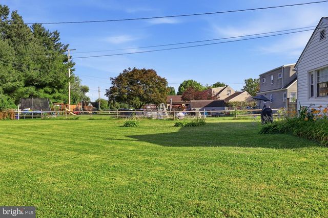 141 STONY BROOK DR, York, PA 17402