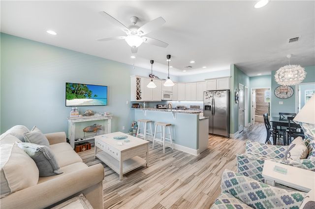 1726 S 11th St 108, Port Aransas, TX 78373