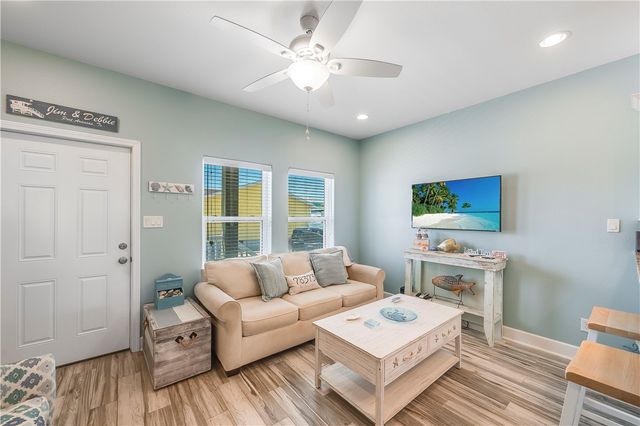 1726 S 11th St 108, Port Aransas, TX 78373
