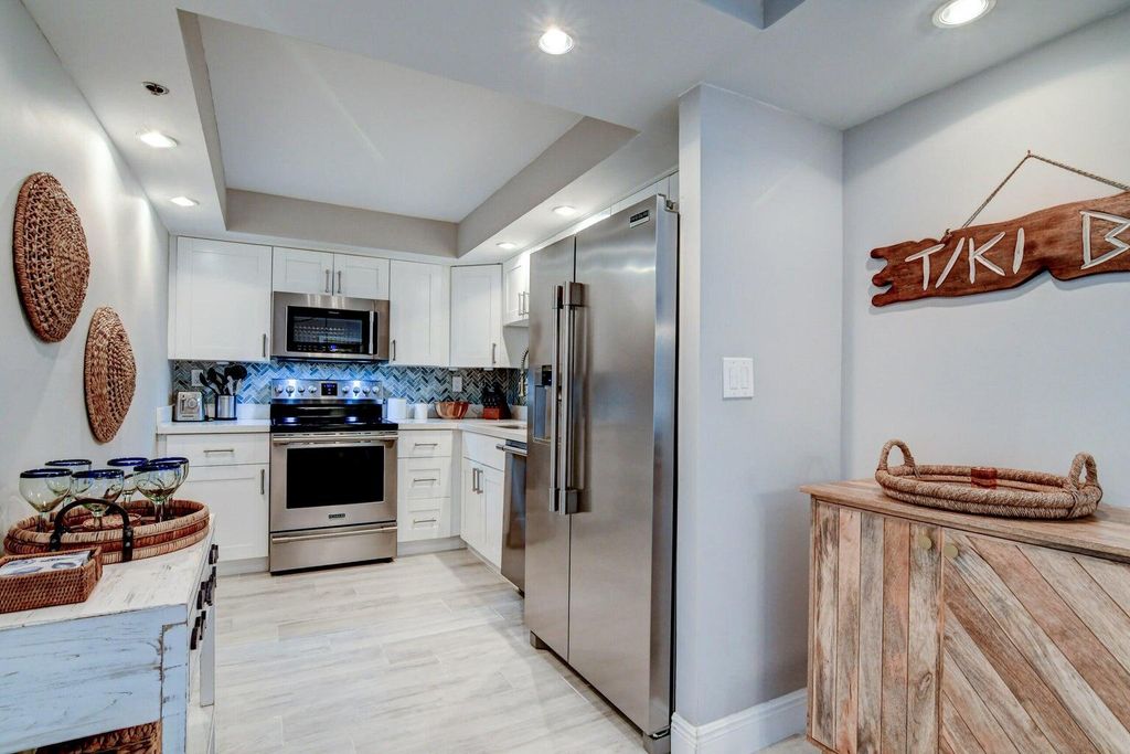 Image 7 of property listing at 3221 S Ocean Boulevard 703, Highland Beach, FL 33487