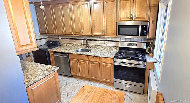 54 Lawrence Drive D, White Plains, NY 10603