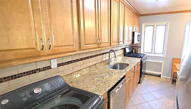 54 Lawrence Drive D, White Plains, NY 10603