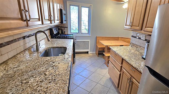 54 Lawrence Drive D, White Plains, NY 10603