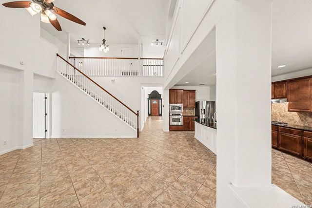623 Midway Crst, San Antonio, TX 78258