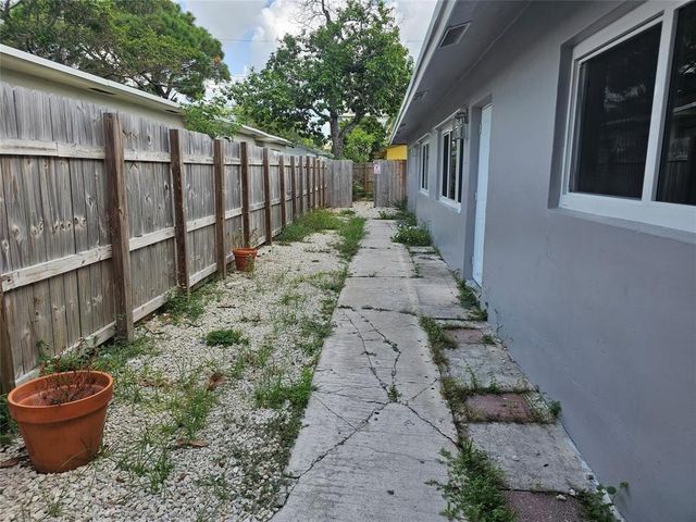 833 SW 7th Street, Pompano Beach, FL 33060