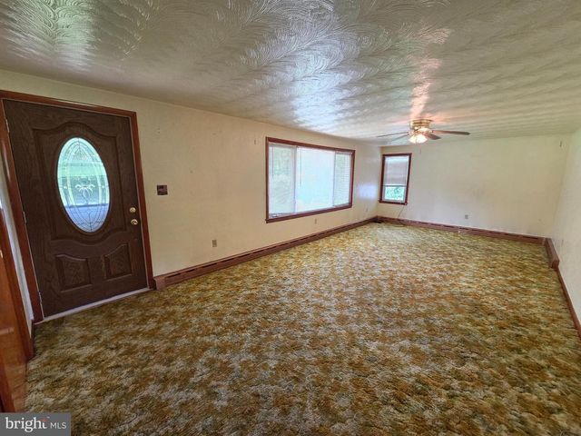 1863 RINGING ROCKS RD, Upper Black Eddy, PA 18972