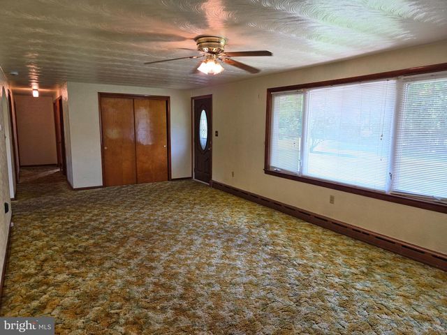 1863 RINGING ROCKS RD, Upper Black Eddy, PA 18972