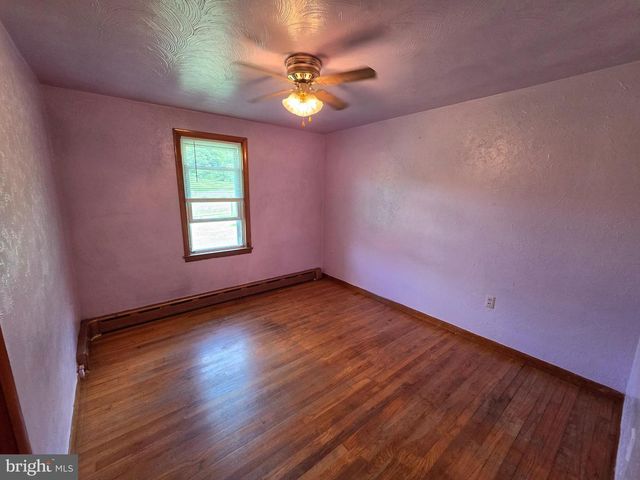 1863 RINGING ROCKS RD, Upper Black Eddy, PA 18972