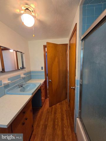 1863 RINGING ROCKS RD, Upper Black Eddy, PA 18972