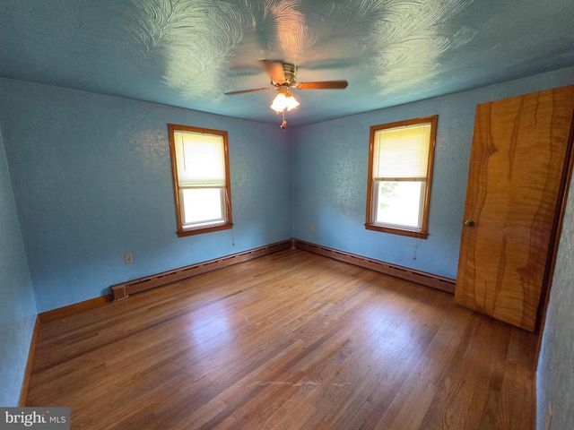 1863 RINGING ROCKS RD, Upper Black Eddy, PA 18972