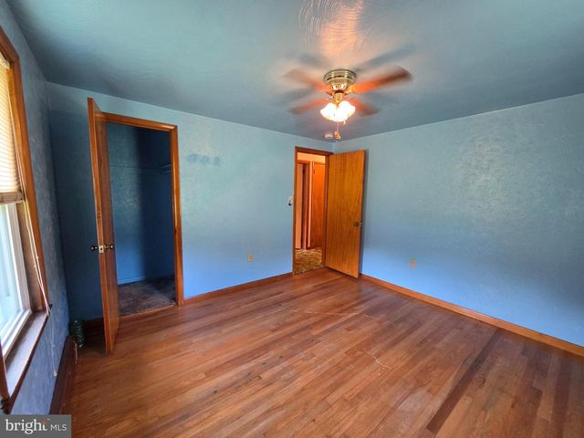 1863 RINGING ROCKS RD, Upper Black Eddy, PA 18972