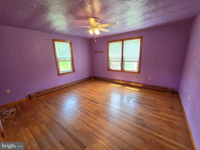 1863 RINGING ROCKS RD, Upper Black Eddy, PA 18972