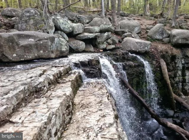 1863 RINGING ROCKS RD, Upper Black Eddy, PA 18972