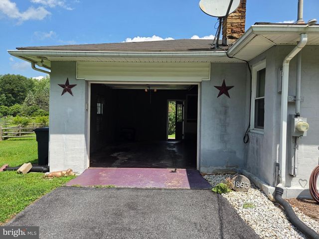 1863 RINGING ROCKS RD, Upper Black Eddy, PA 18972