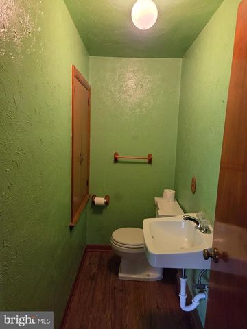 1863 RINGING ROCKS RD, Upper Black Eddy, PA 18972