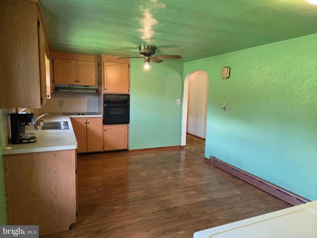 1863 RINGING ROCKS RD, Upper Black Eddy, PA 18972