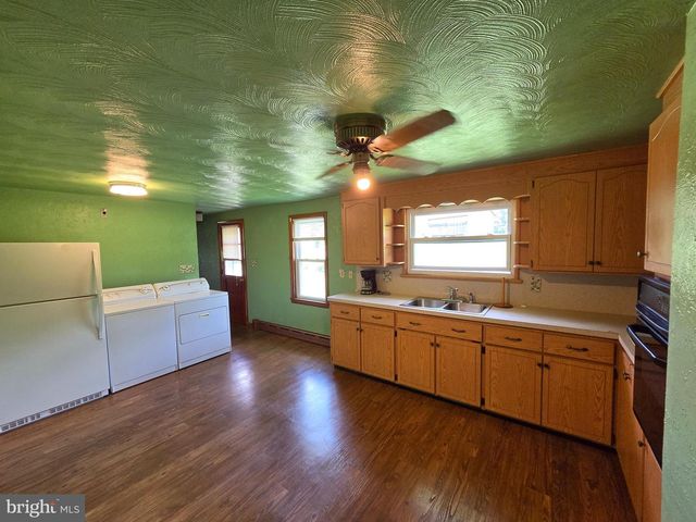 1863 RINGING ROCKS RD, Upper Black Eddy, PA 18972