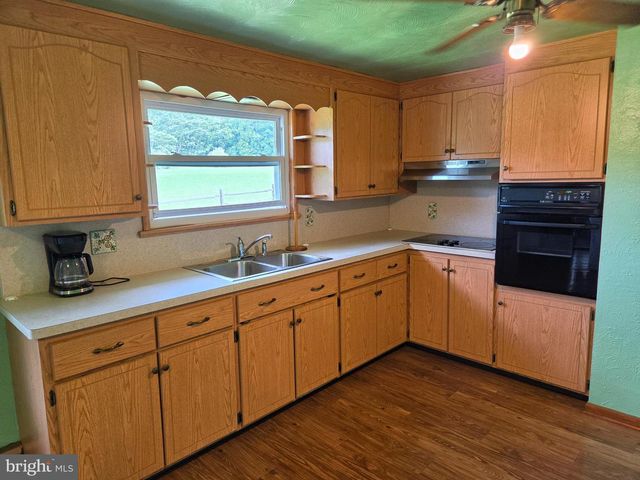1863 RINGING ROCKS RD, Upper Black Eddy, PA 18972