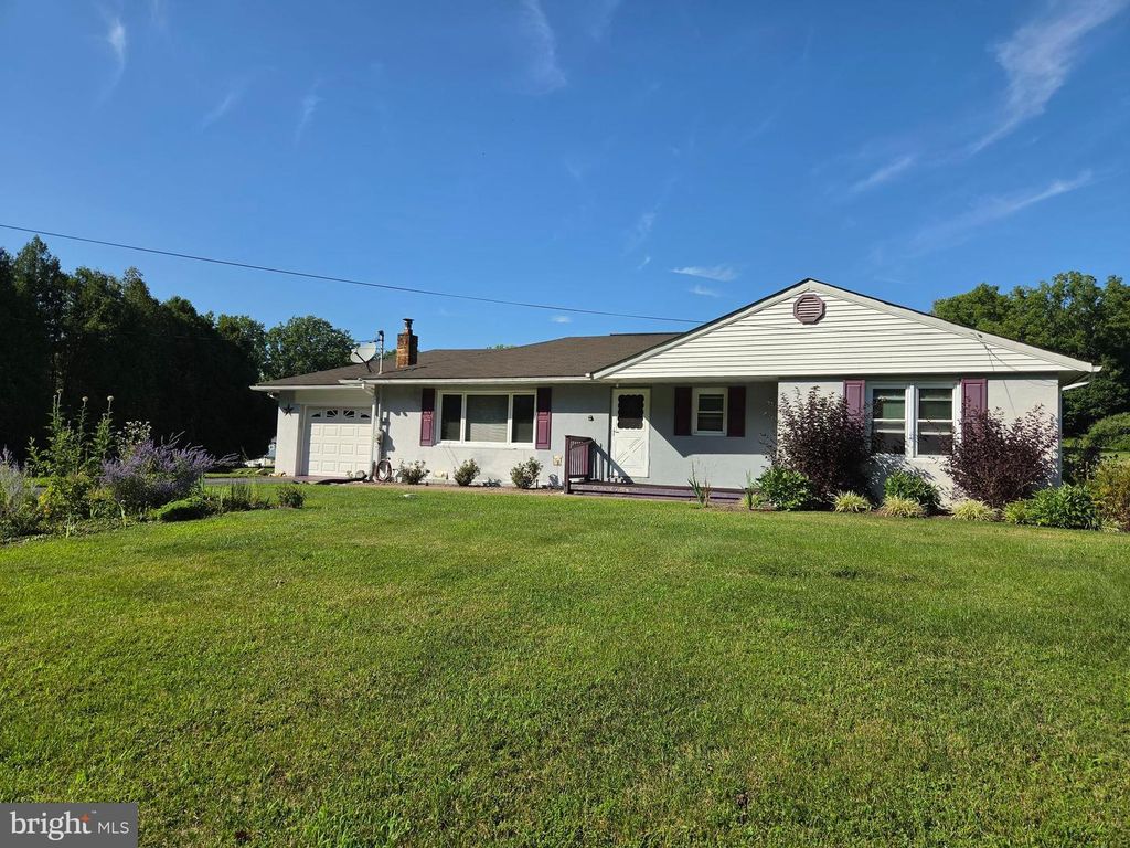 1863 RINGING ROCKS RD, Upper Black Eddy, PA 18972