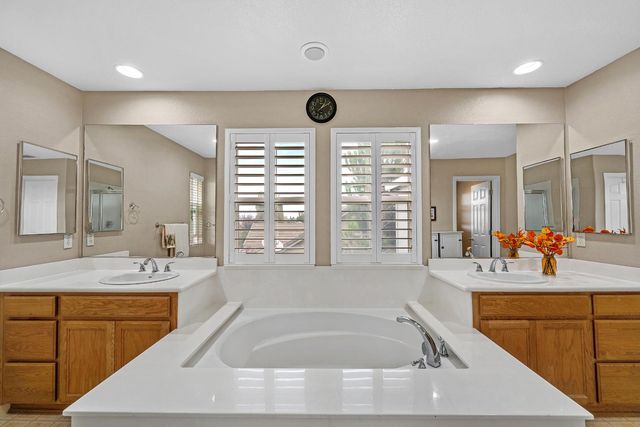 921 Kennedy Pl, Tracy, CA 95377