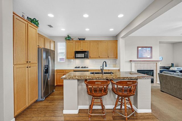 921 Kennedy Pl, Tracy, CA 95377