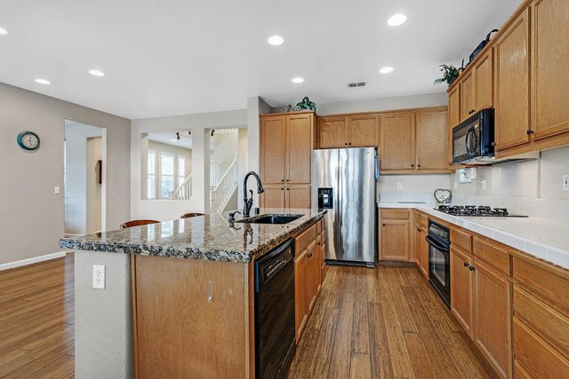 921 Kennedy Pl, Tracy, CA 95377